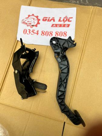 CHÂN CÔNTOYOTA HIACE GIÁ RẺ