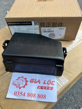 NẮP HỘP CẦU CHÌ KHOANG ĐỘNG CƠ KIA SOLUTO 91950H7040 
